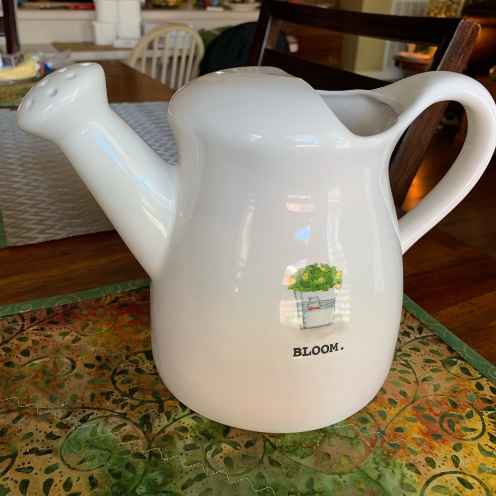 Rae Dunn water can